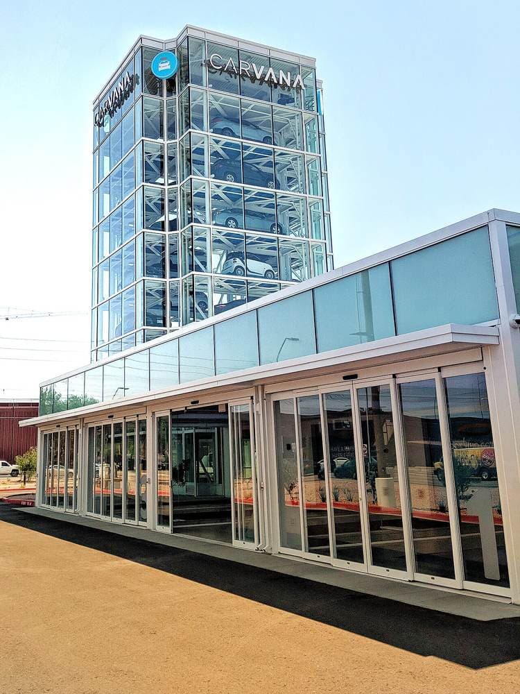 Carvana'ning Tempe'dagi (Arizona) avtomat-minorasi. Kompaniyaning bosh ofisi ham shu shtatda.