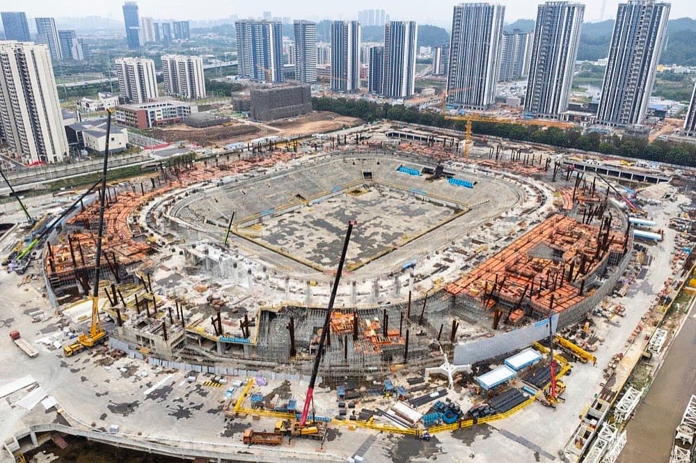 Guanchjoudagi sobiq Evergrande futbol stadioni qurilishi (2024). Loyiha kompaniya qulagach boshqa egaga o'tdi.