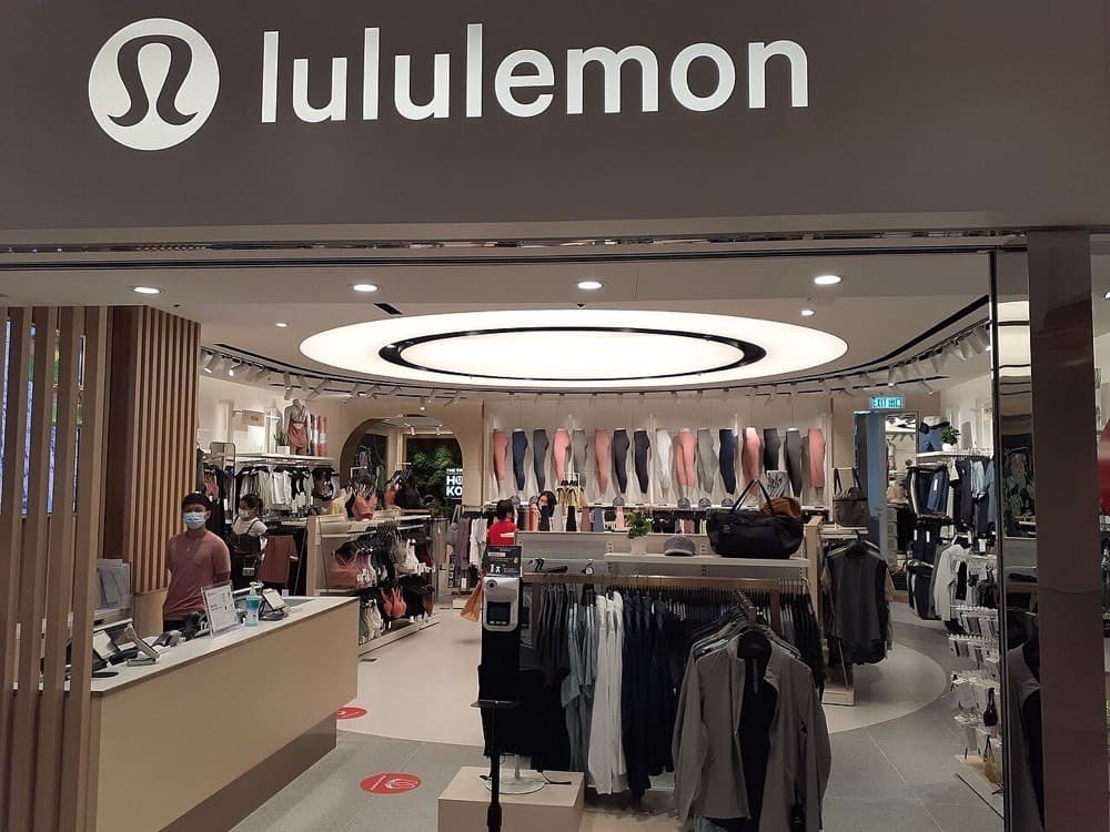 Gonkongdagi Lululemon do'koni (2021). Xitoy va Osiyo kompaniyaning eng tez o'sayotgan bozorlariga aylandi.