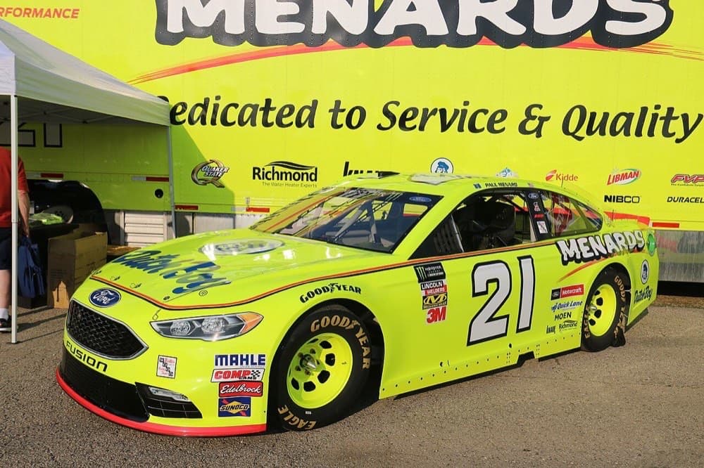 Monster Energy NASCAR poygasi homiysi sifatida (2018). Kompaniya televizor reklamasi o'rniga sport va tadbirlarga tayangan.
