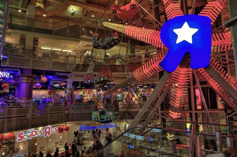 Toys "R" Us