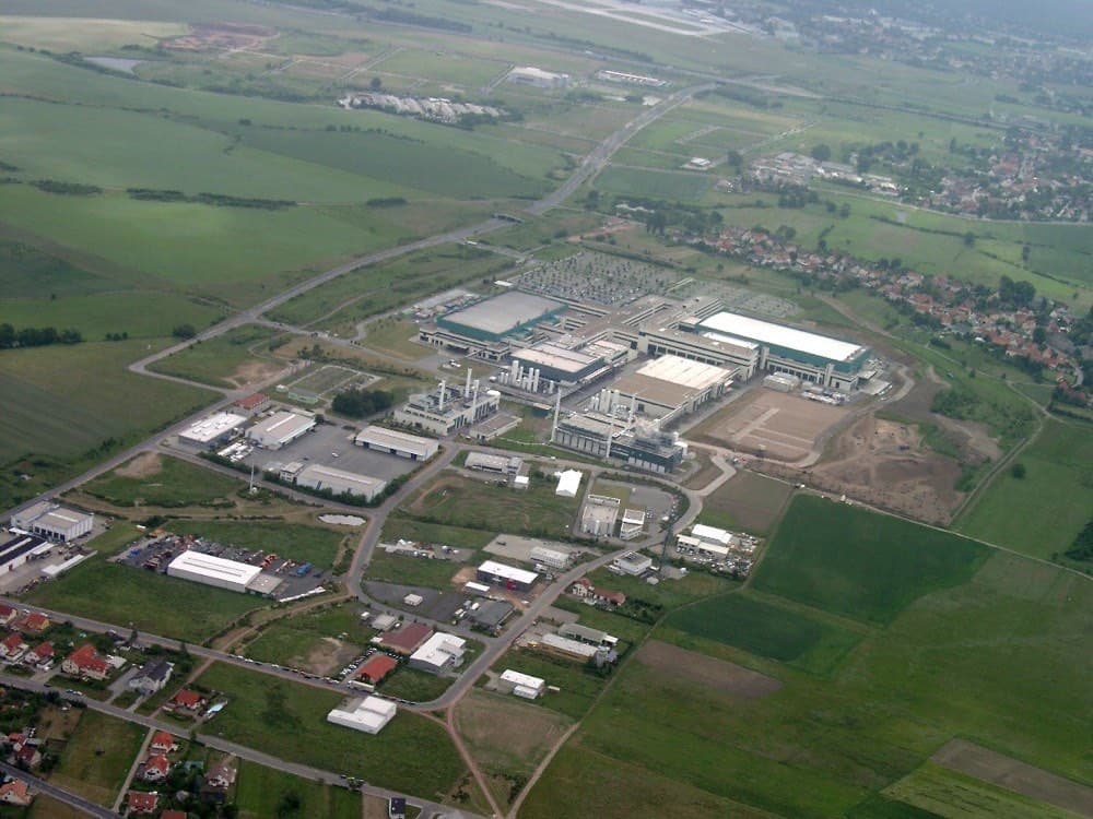AMD'ning Drezdendagi (Germaniya) chip zavodi, 2005-yil. Keyinchalik u GlobalFoundries'ga o'tdi.