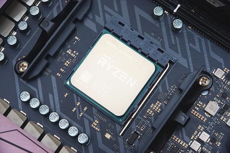 Ryzen 7 1800X — 2017-yilda AMD'ni Intel bilan yana teng raqobatga olib chiqqan birinchi avlod protsessorlaridan.