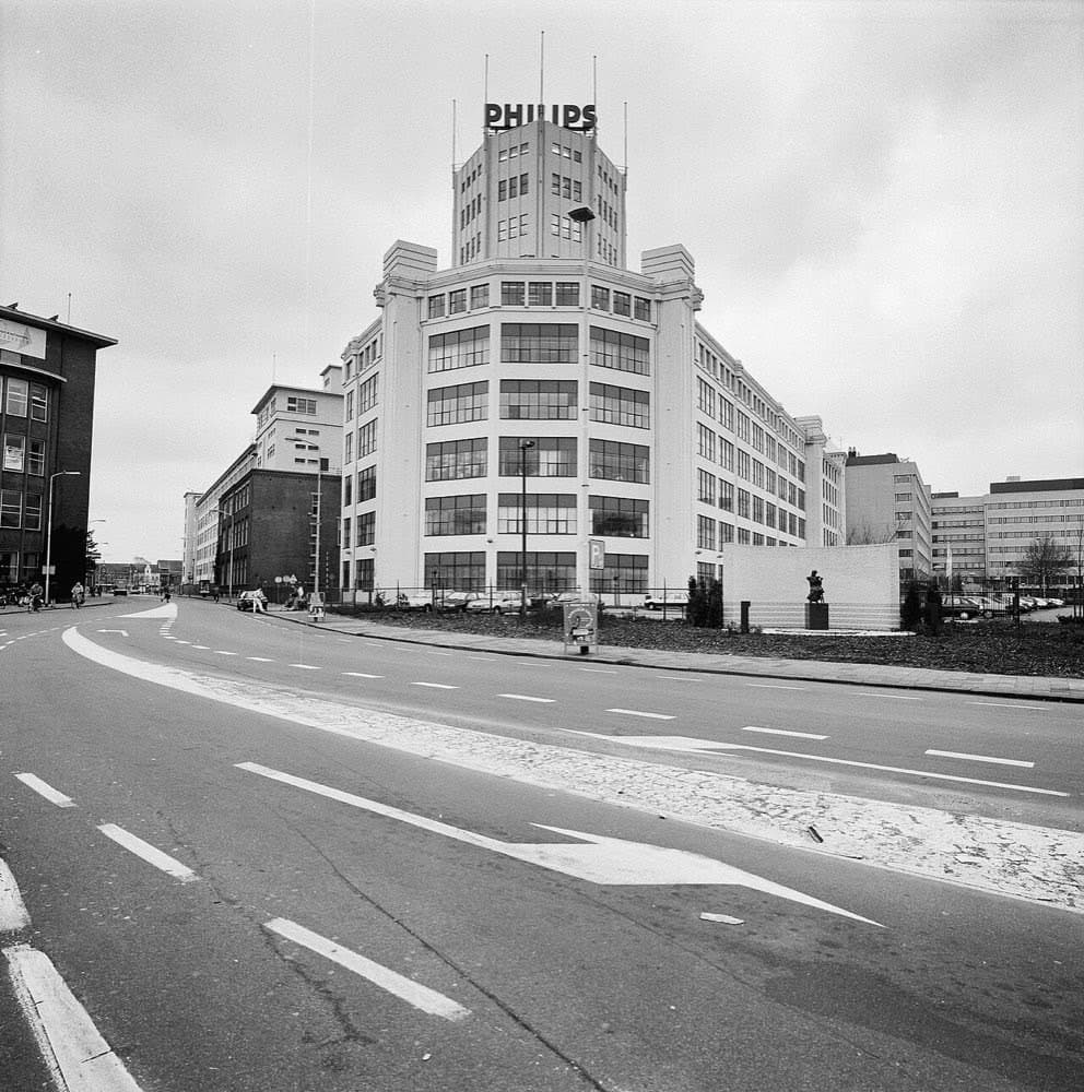 Eyndxovendagi tarixiy Philips binosi. ASML aynan Philips laboratoriyalaridan ajralib chiqqan.