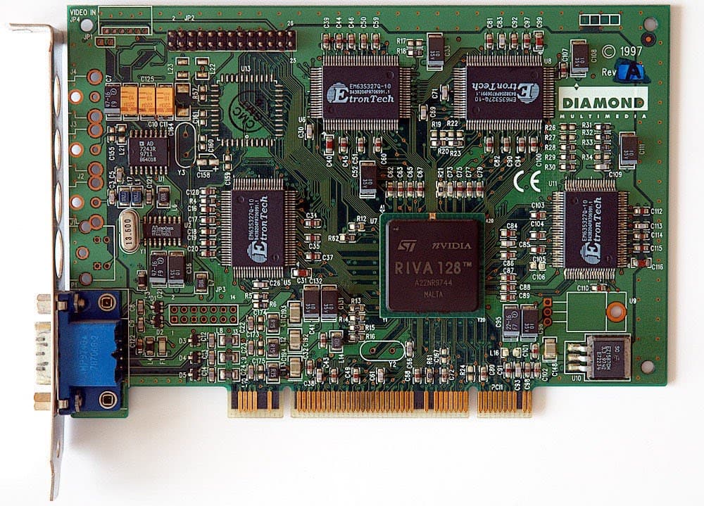 Nvidia RIVA 128 chipli grafik karta (1997). Kompaniyani bankrotlikdan qutqargan mahsulot.