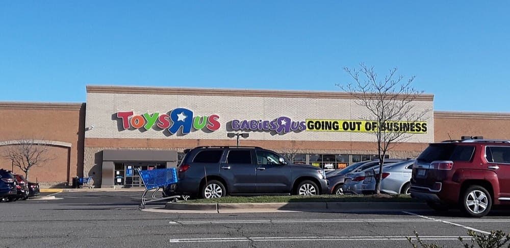 Yopilishi e'lon qilingan Toys "R" Us va Babies "R" Us do'koni, Virjiniya.