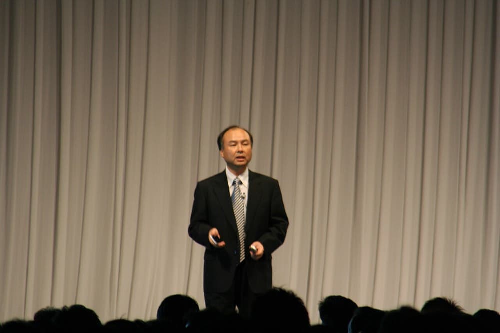 Masayoshi Son — SoftBank asoschisi. Uning fondi WeWork'ning eng katta investori bo'lgan.